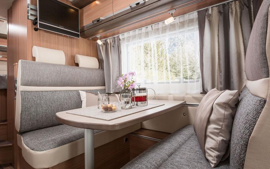 Интерьер Knaus Sky Traveller 2015 года  (фото 3 из 5)